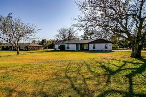 1913 Meadow Drive Crowley TX 76036