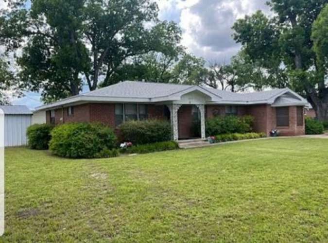 602 West Street Hico TX 76457