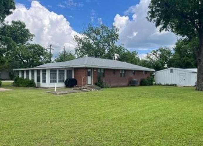 602 West Street Hico TX 76457