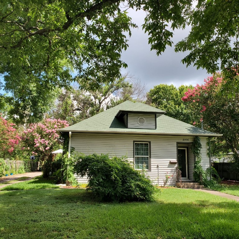 2006 W 3rd Avenue Corsicana TX 75110