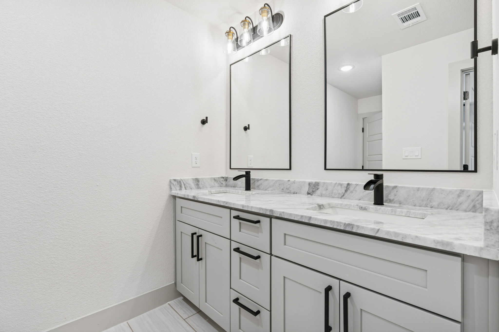 5637 Mesa Loop Granbury TX 76048