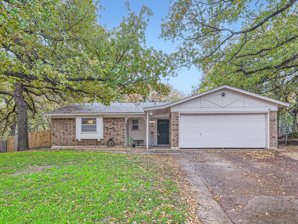 1032 Gladstone Avenue Azle TX 76020