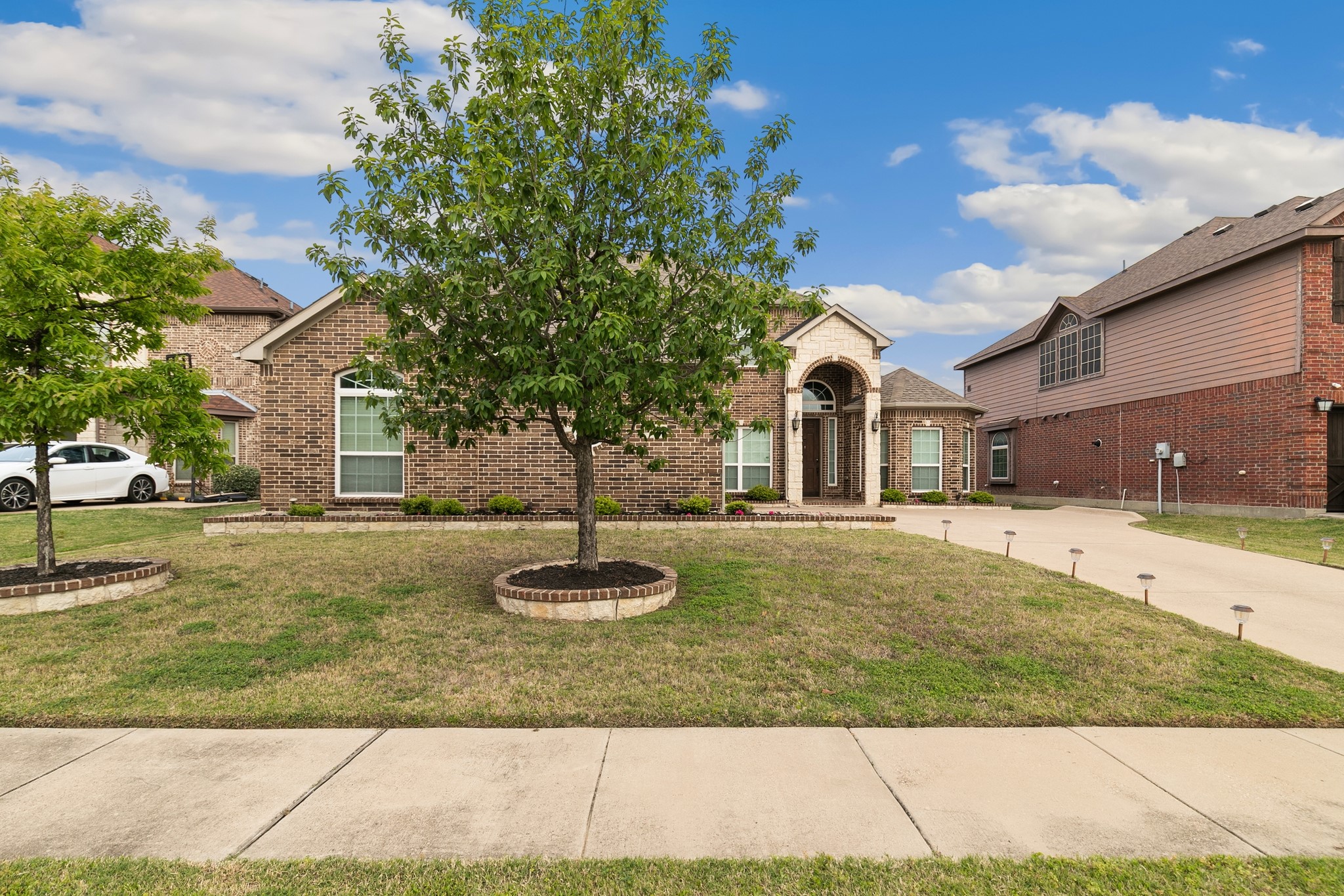 2832 Arenoso Grand Prairie TX 75054