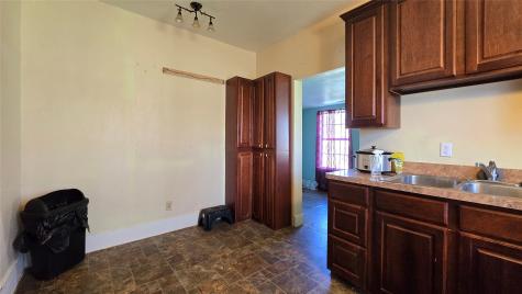 204 W Crossmain Milford TX 76670