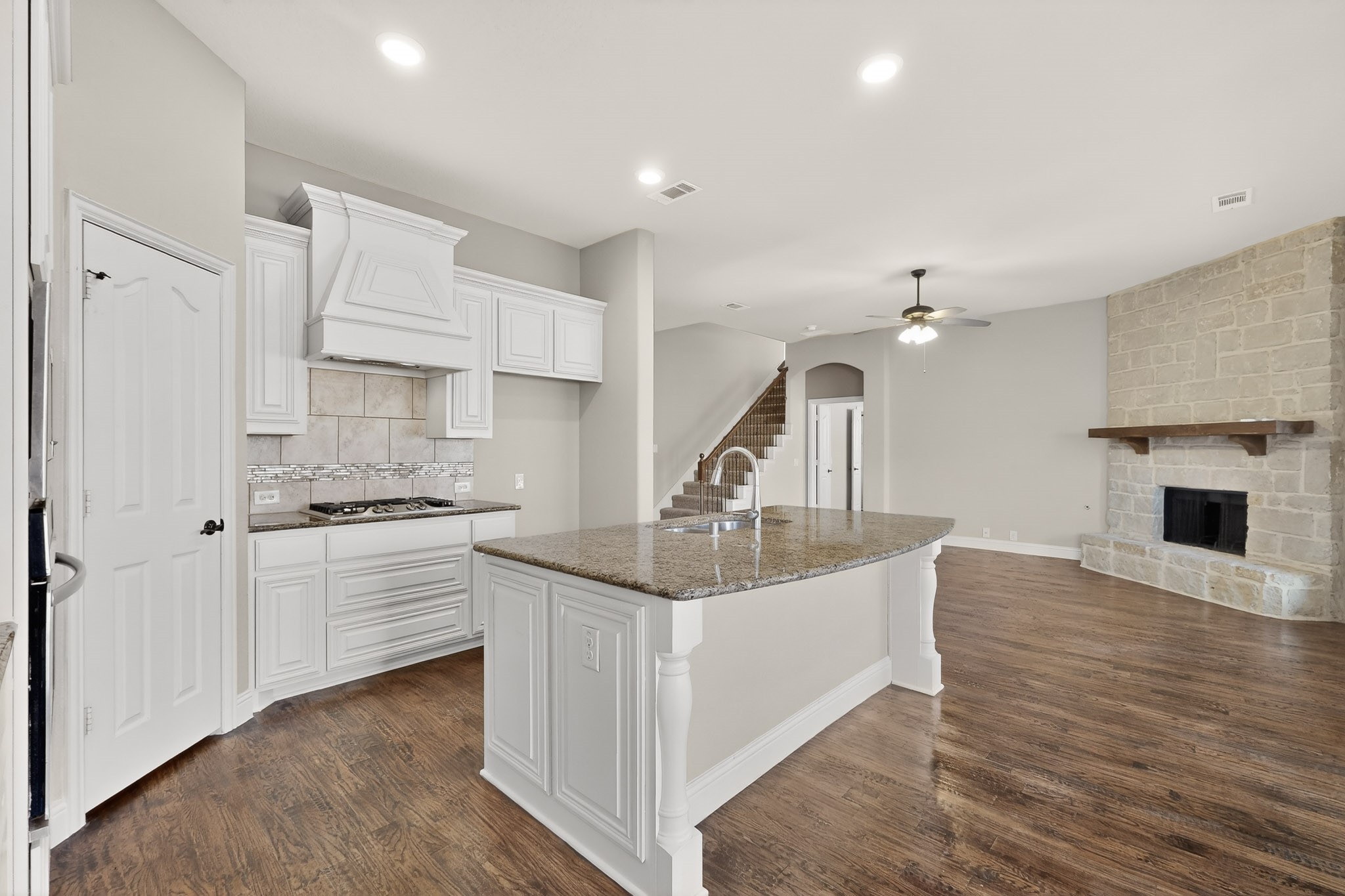 832 Monticello Drive Burleson TX 76028