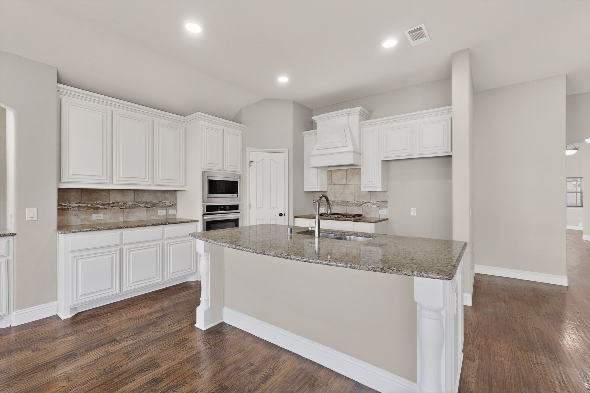 832 Monticello Drive Burleson TX 76028