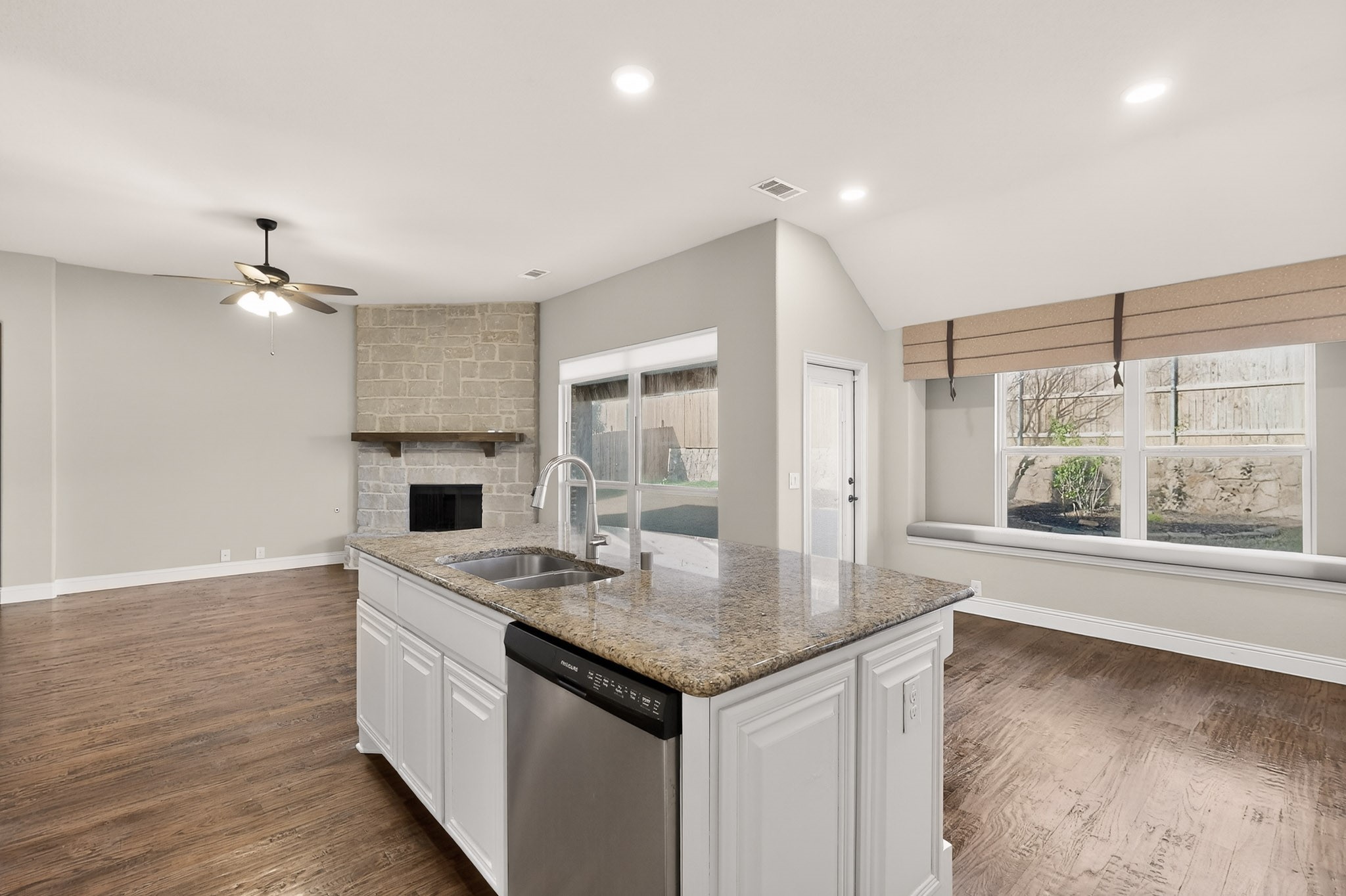 832 Monticello Drive Burleson TX 76028