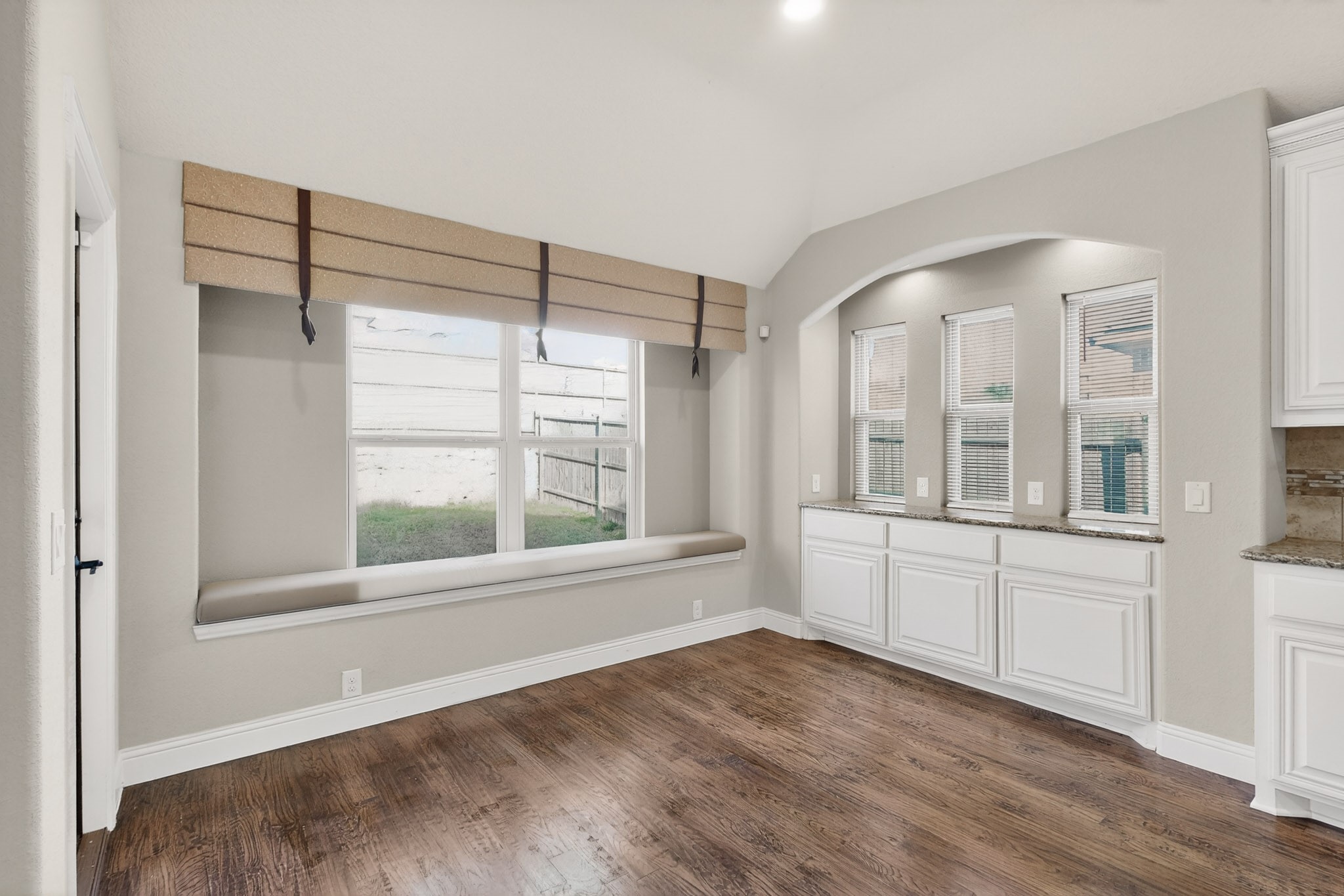 832 Monticello Drive Burleson TX 76028