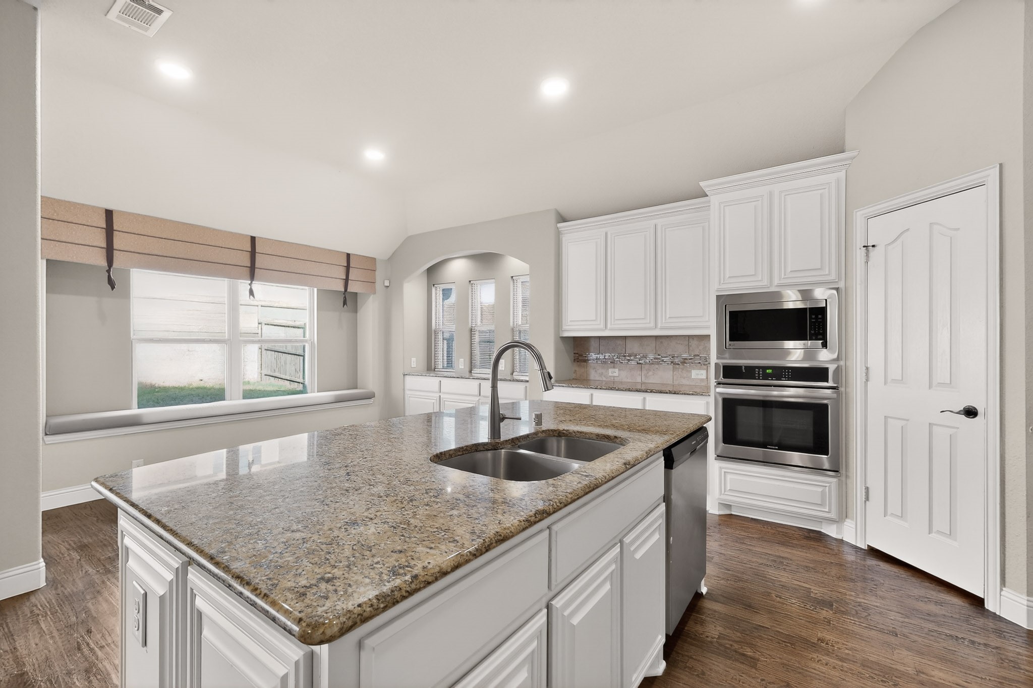 832 Monticello Drive Burleson TX 76028