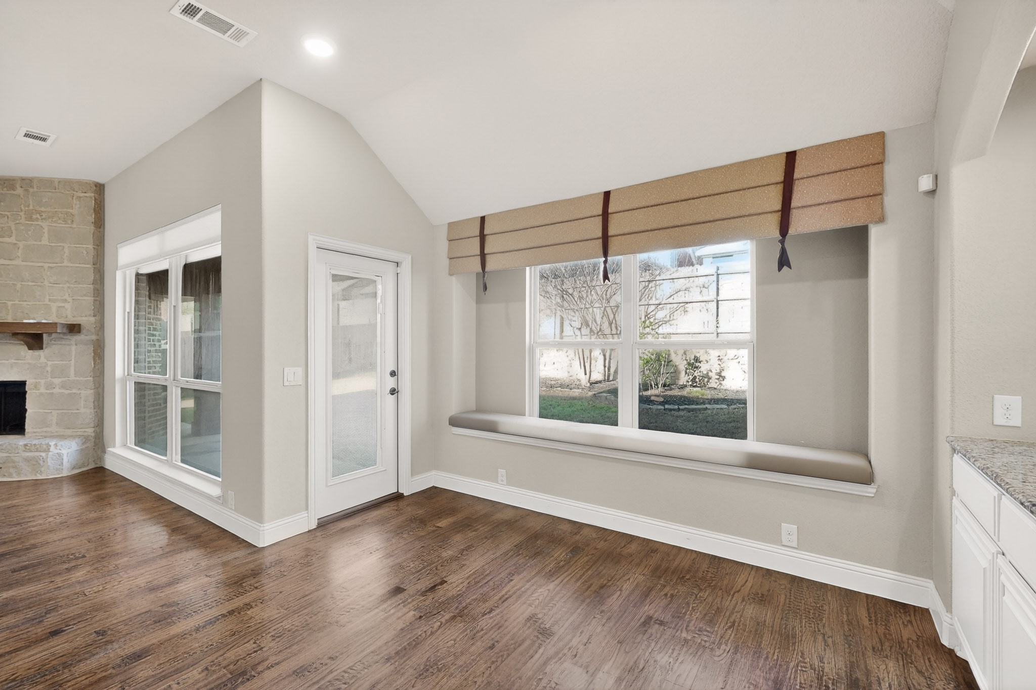 832 Monticello Drive Burleson TX 76028