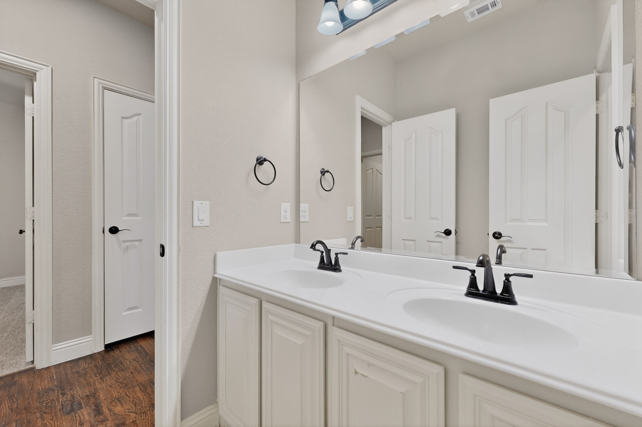 832 Monticello Drive Burleson TX 76028