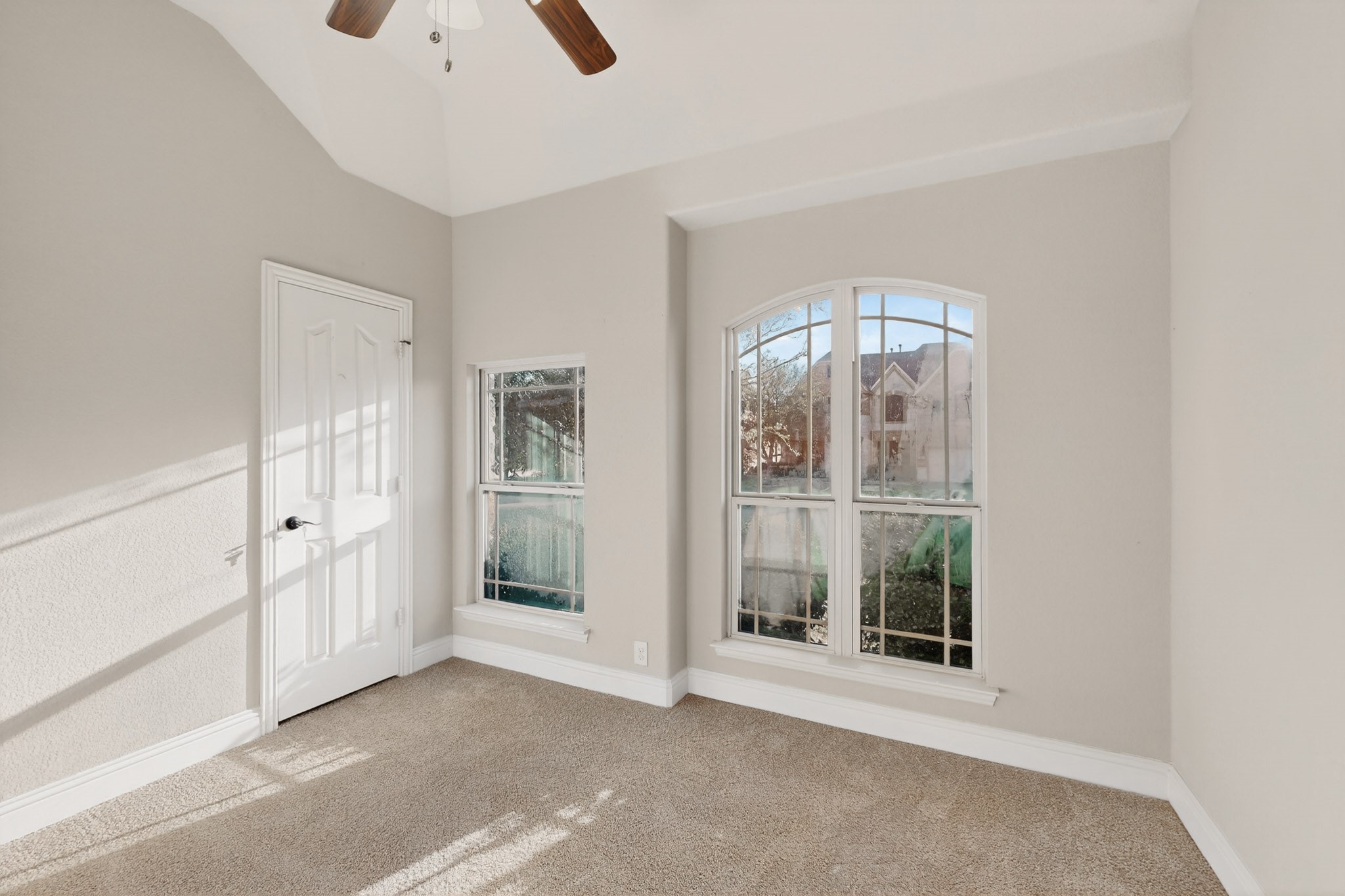 832 Monticello Drive Burleson TX 76028