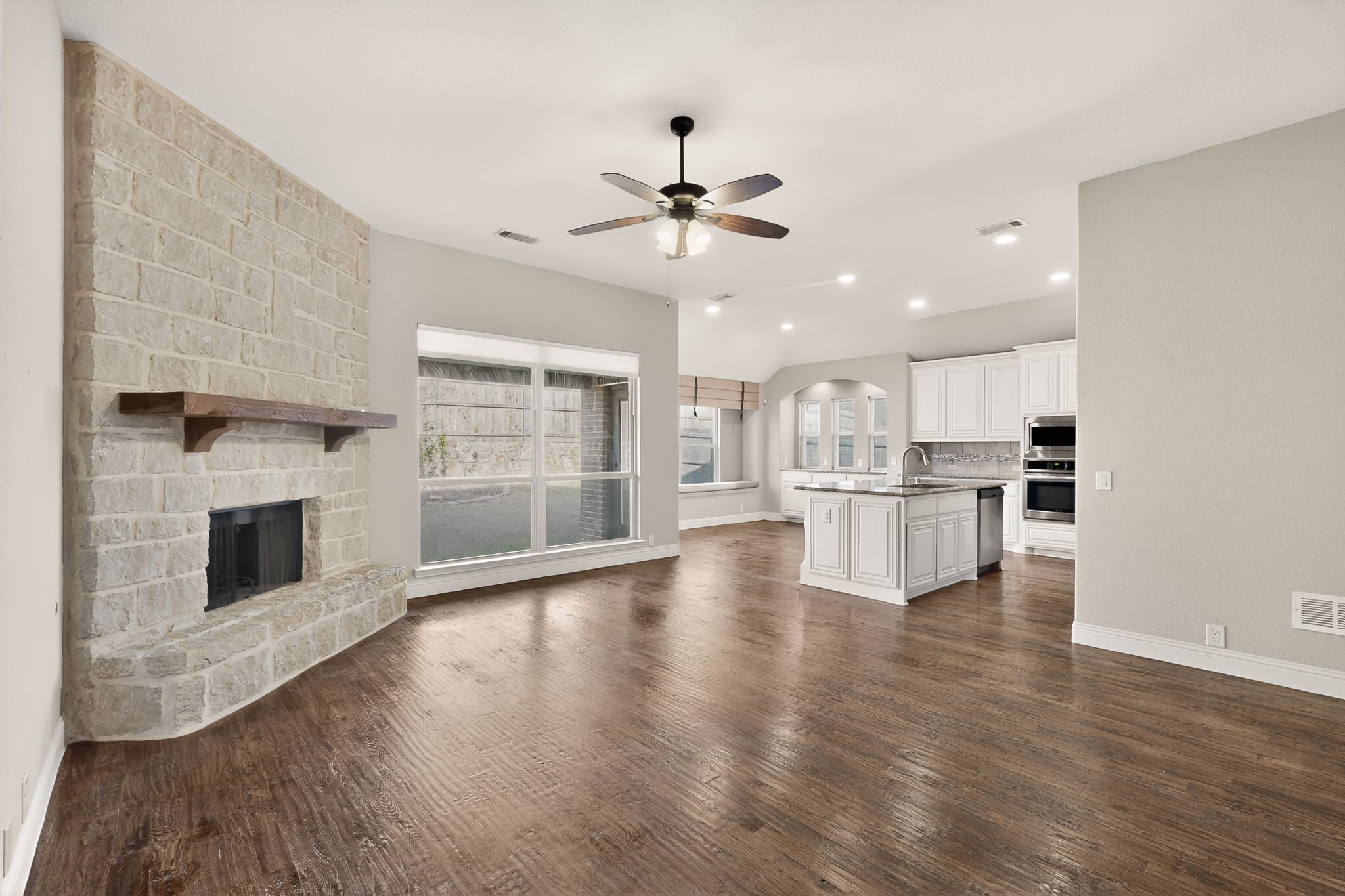 832 Monticello Drive Burleson TX 76028
