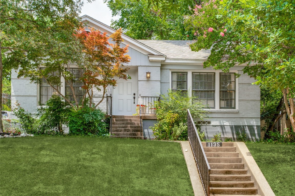 1135 N Edgefield Avenue Dallas TX 75208