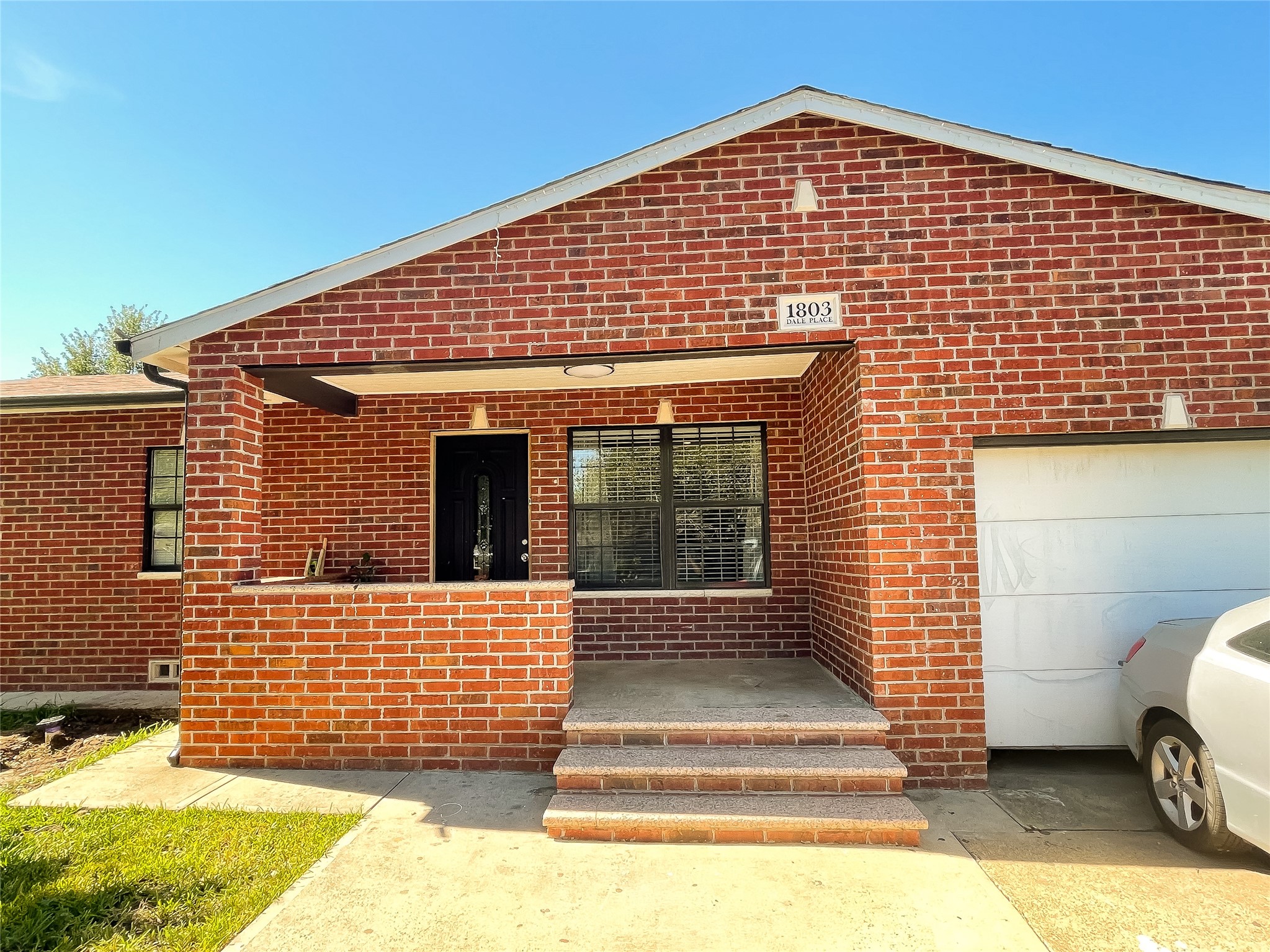 1803 Dale Place Irving TX 75061