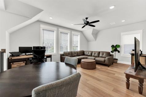 452 Jones Street Grapevine TX 76051