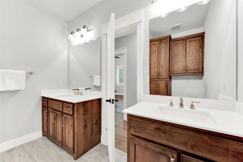 452 Jones Street Grapevine TX 76051