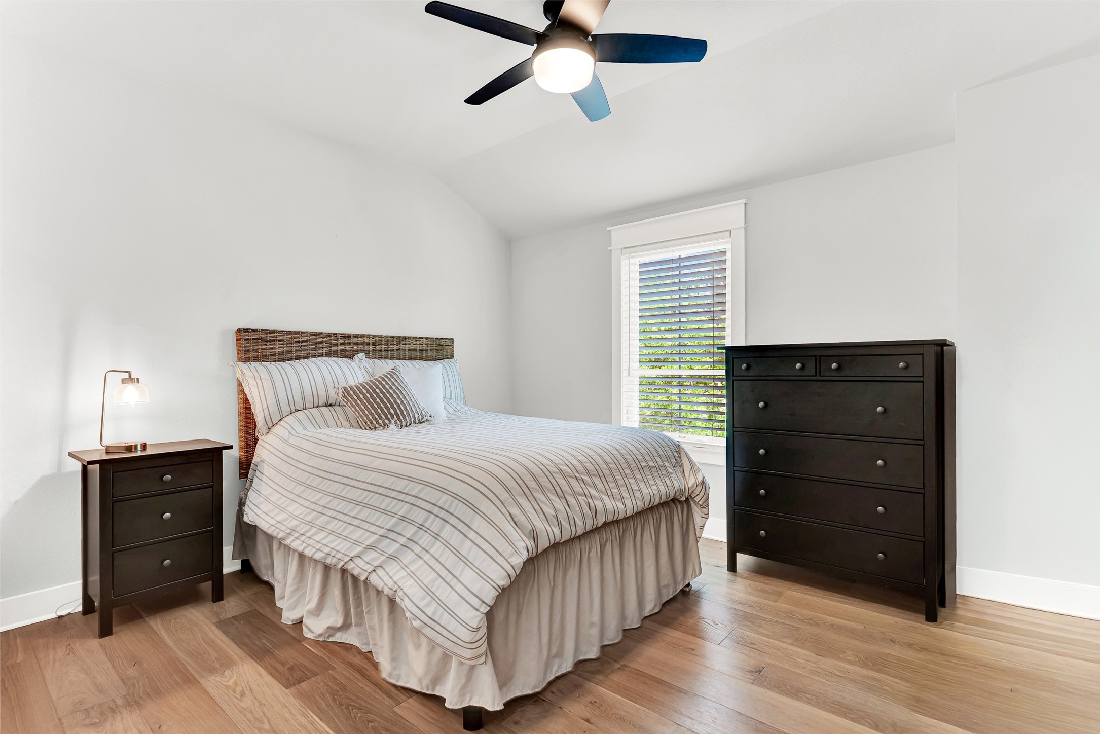 452 Jones Street Grapevine TX 76051