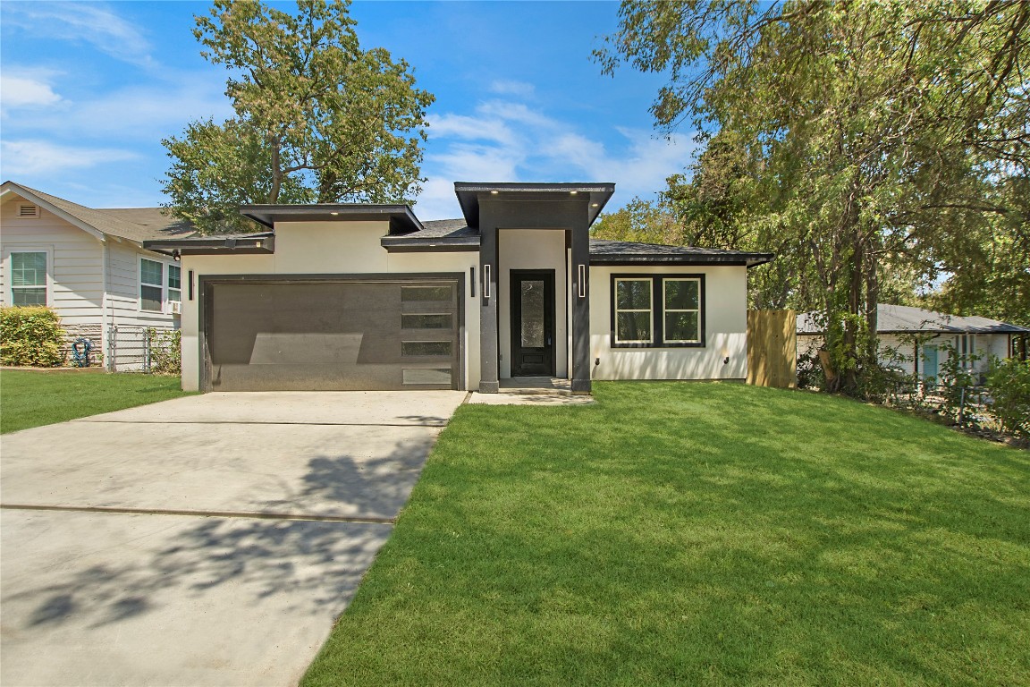1561 Iowa Avenue Dallas TX 75216