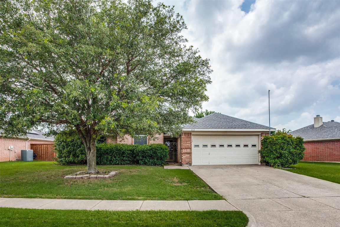 812 Amber Drive Saginaw TX 76179