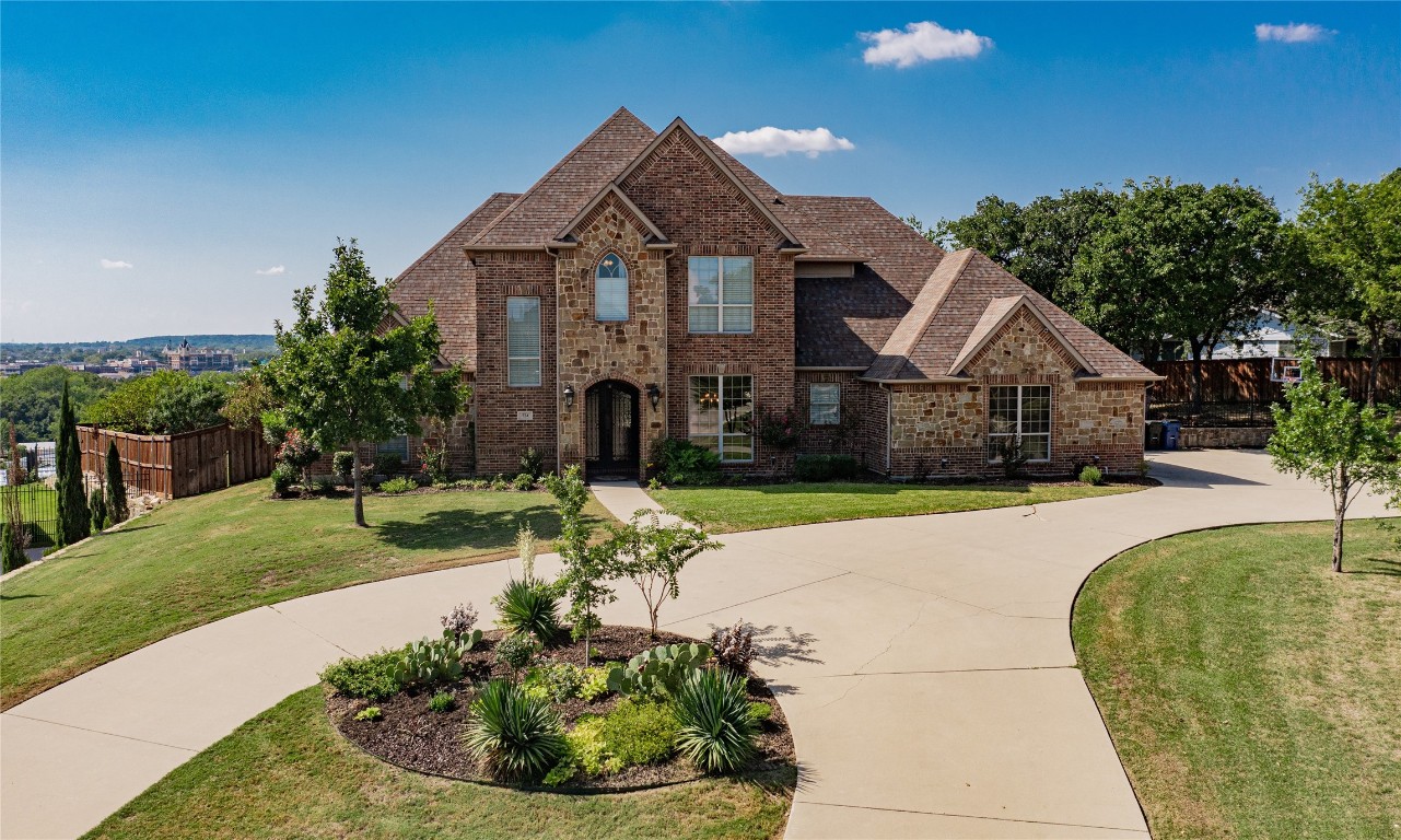 724 Flamingo Circle Burleson TX 76028