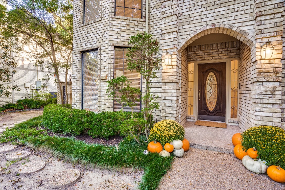 2817 Woods Lane Garland TX 75044