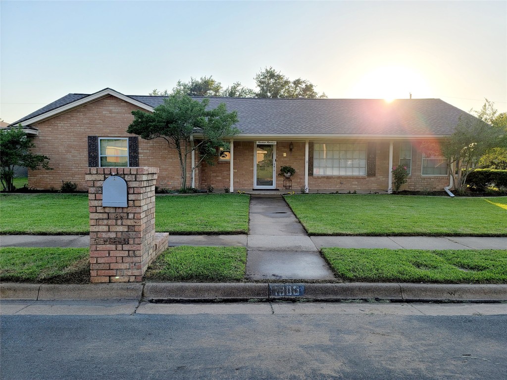 1900 Silver Leaf Drive Pantego TX 76013