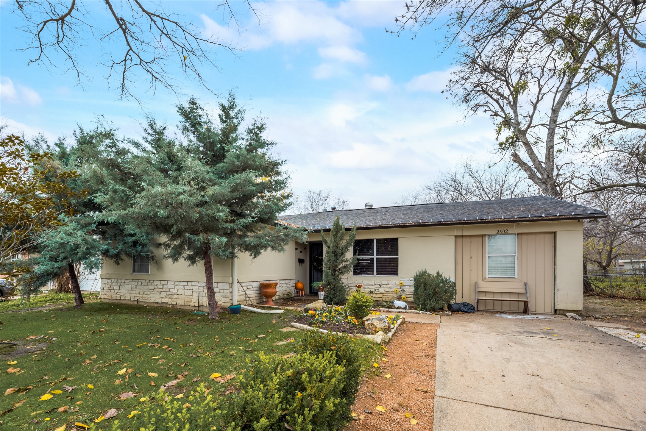 2602 Crestbrook Lane Grand Prairie TX 75052