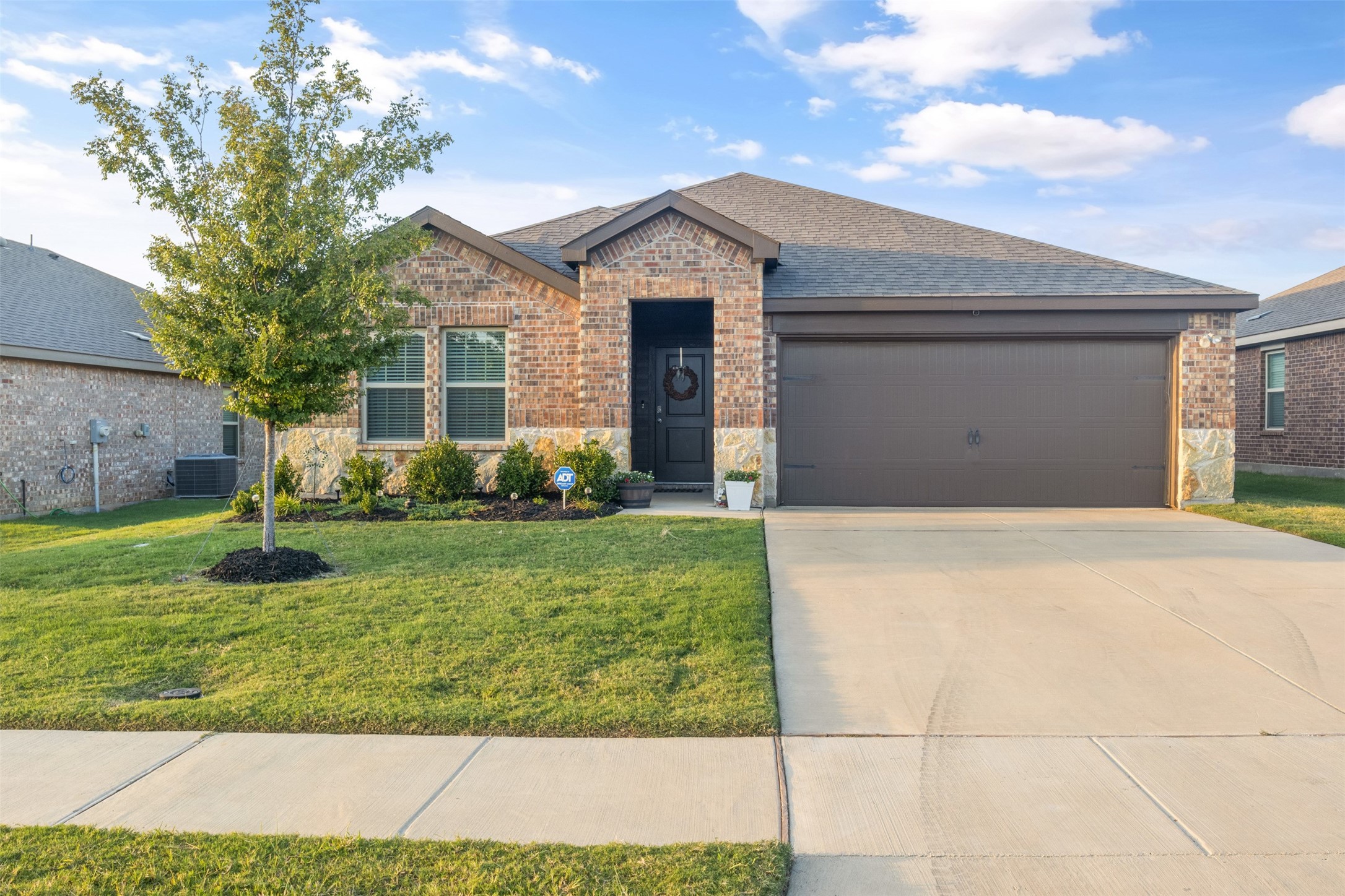 925 Fueller Drive Aubrey TX 76227