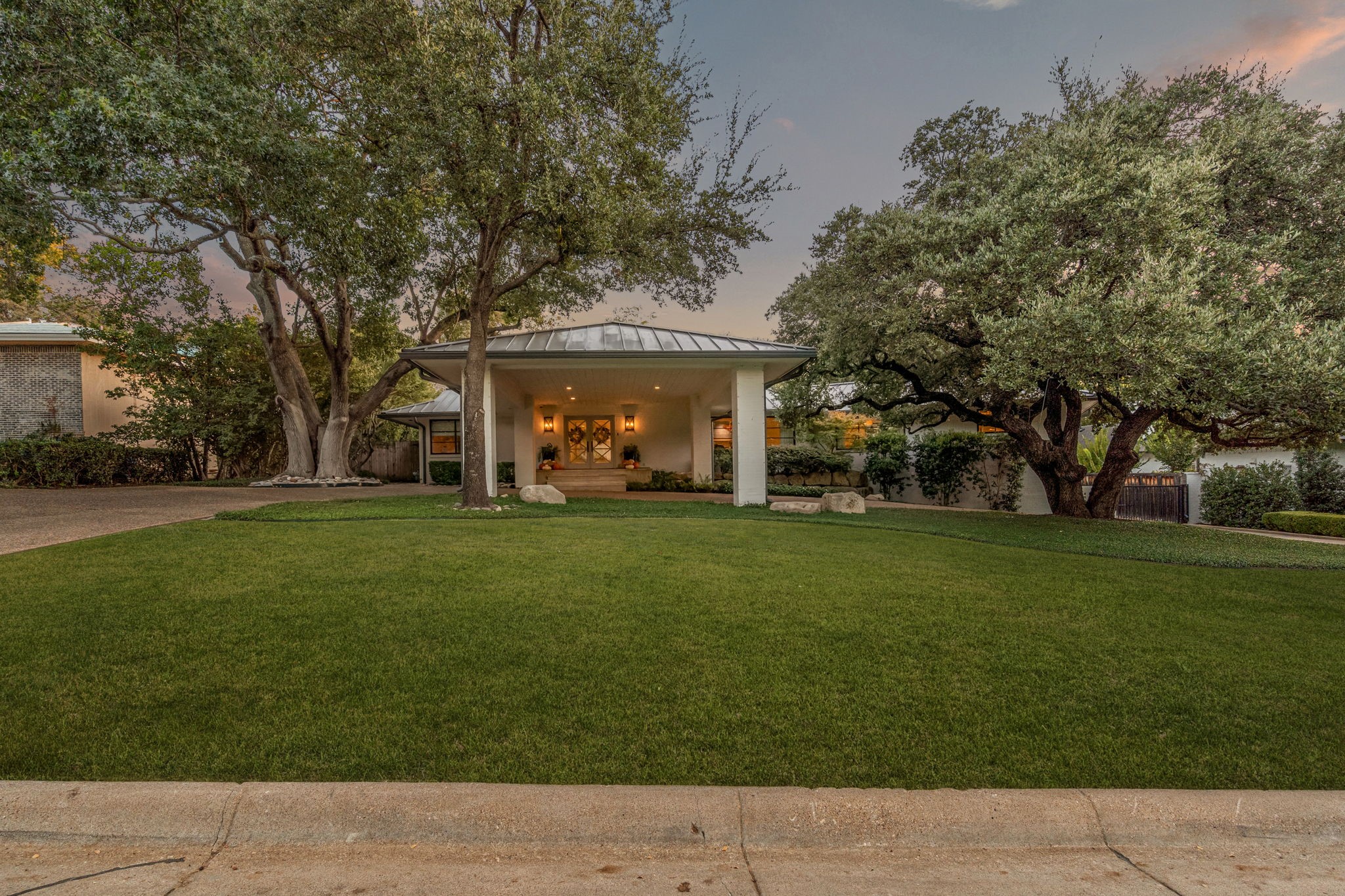 5849 Merrymount Road Westover Hills TX 76107