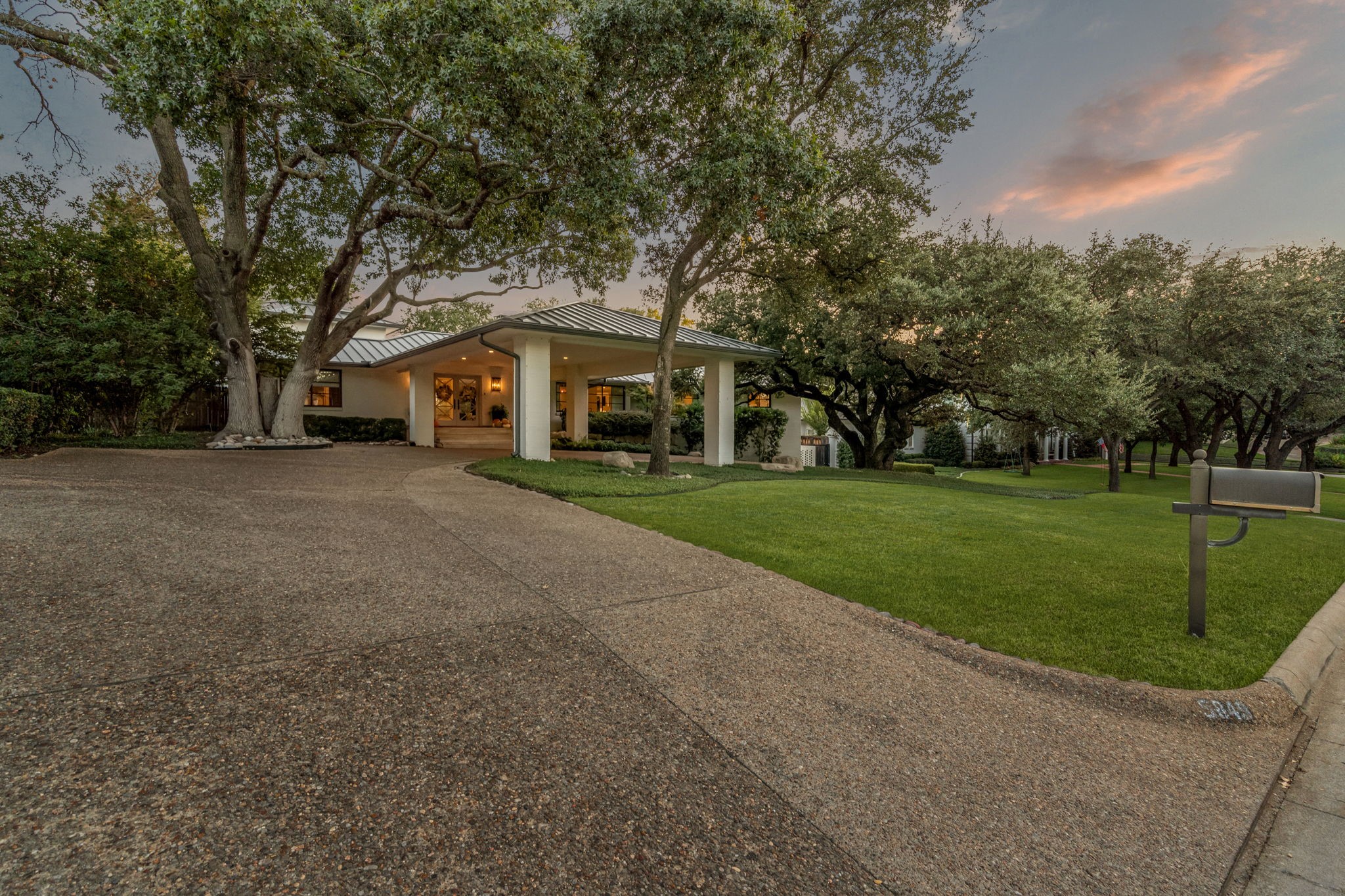 5849 Merrymount Road Westover Hills TX 76107
