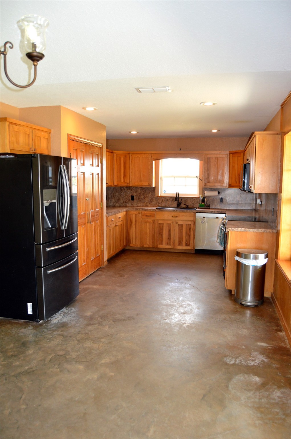 2055 Cr 2185 (20) Klondike TX 75448