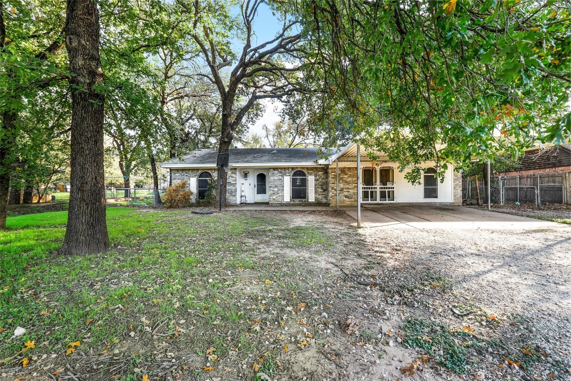 1024 N Stewart Street Azle TX 76020