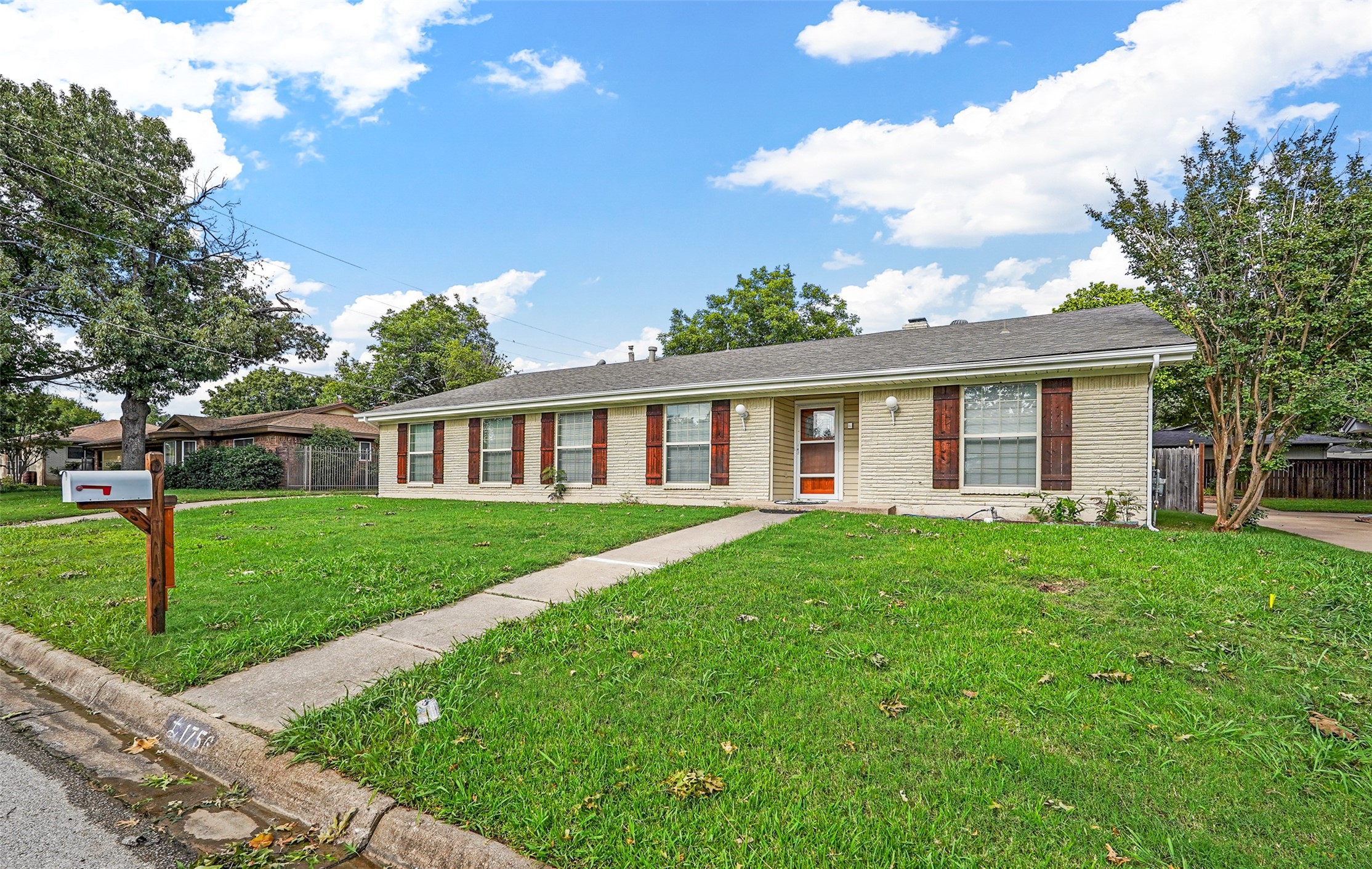 1756 Acorn Lane Hurst TX 76054