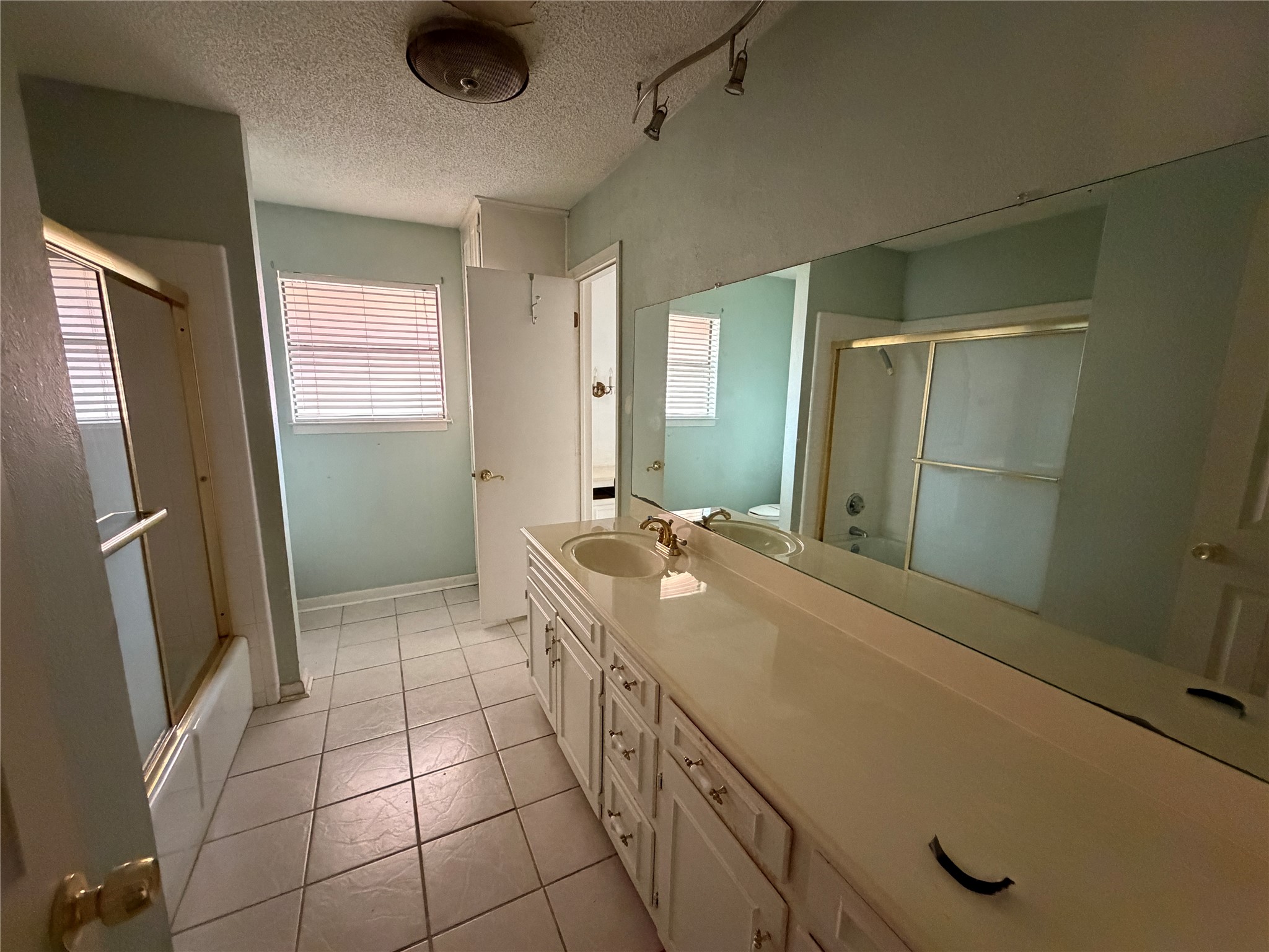1115 Green River Trail Cleburne TX 76033