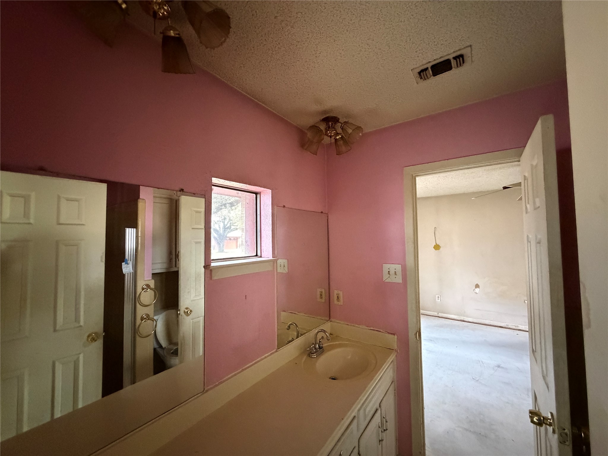 1115 Green River Trail Cleburne TX 76033