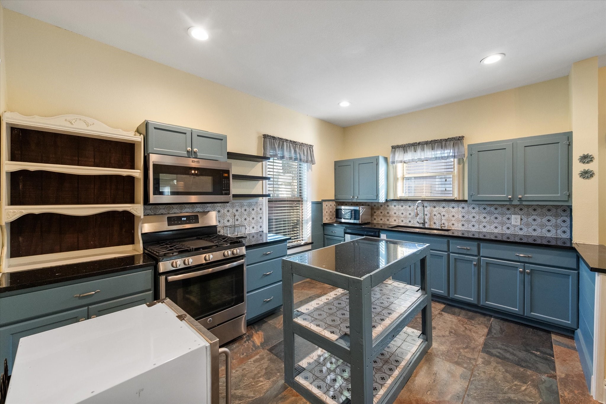 504 W Gilmer Street Ennis TX 75119