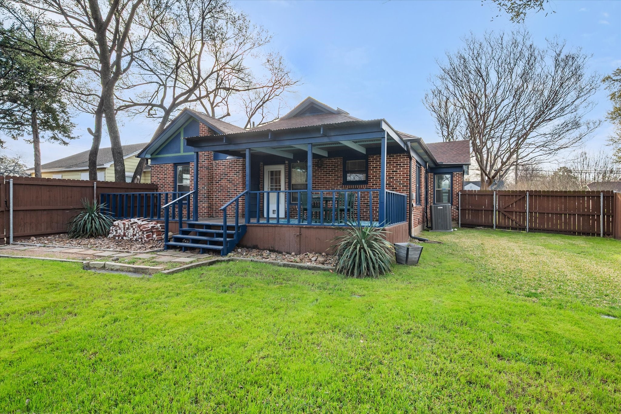 504 W Gilmer Street Ennis TX 75119
