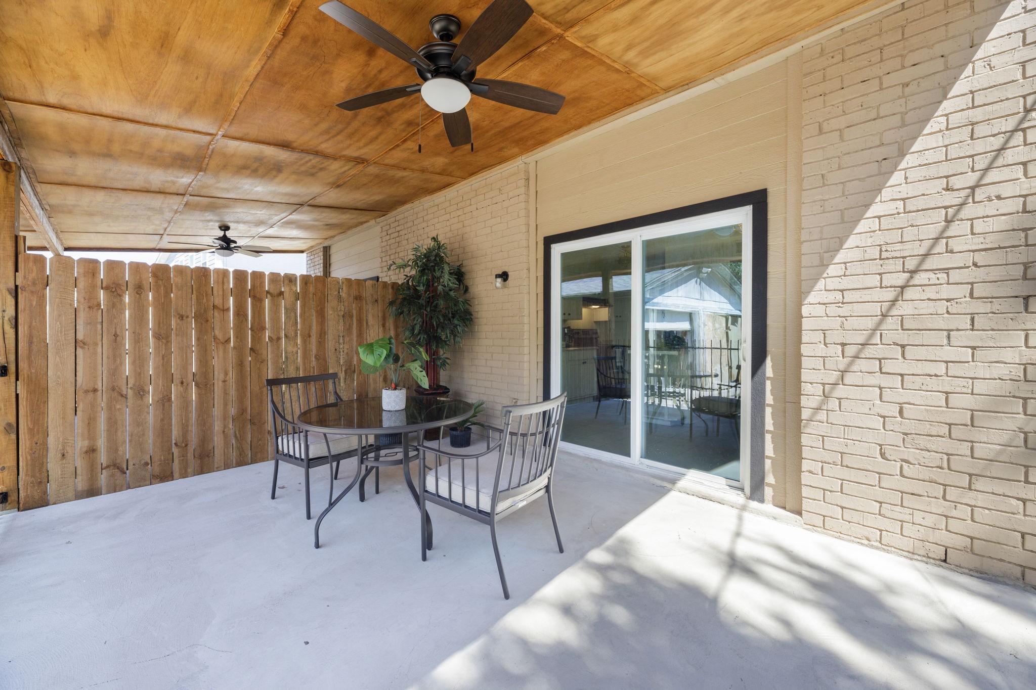 2406 Hollandale Circle Arlington TX 76010