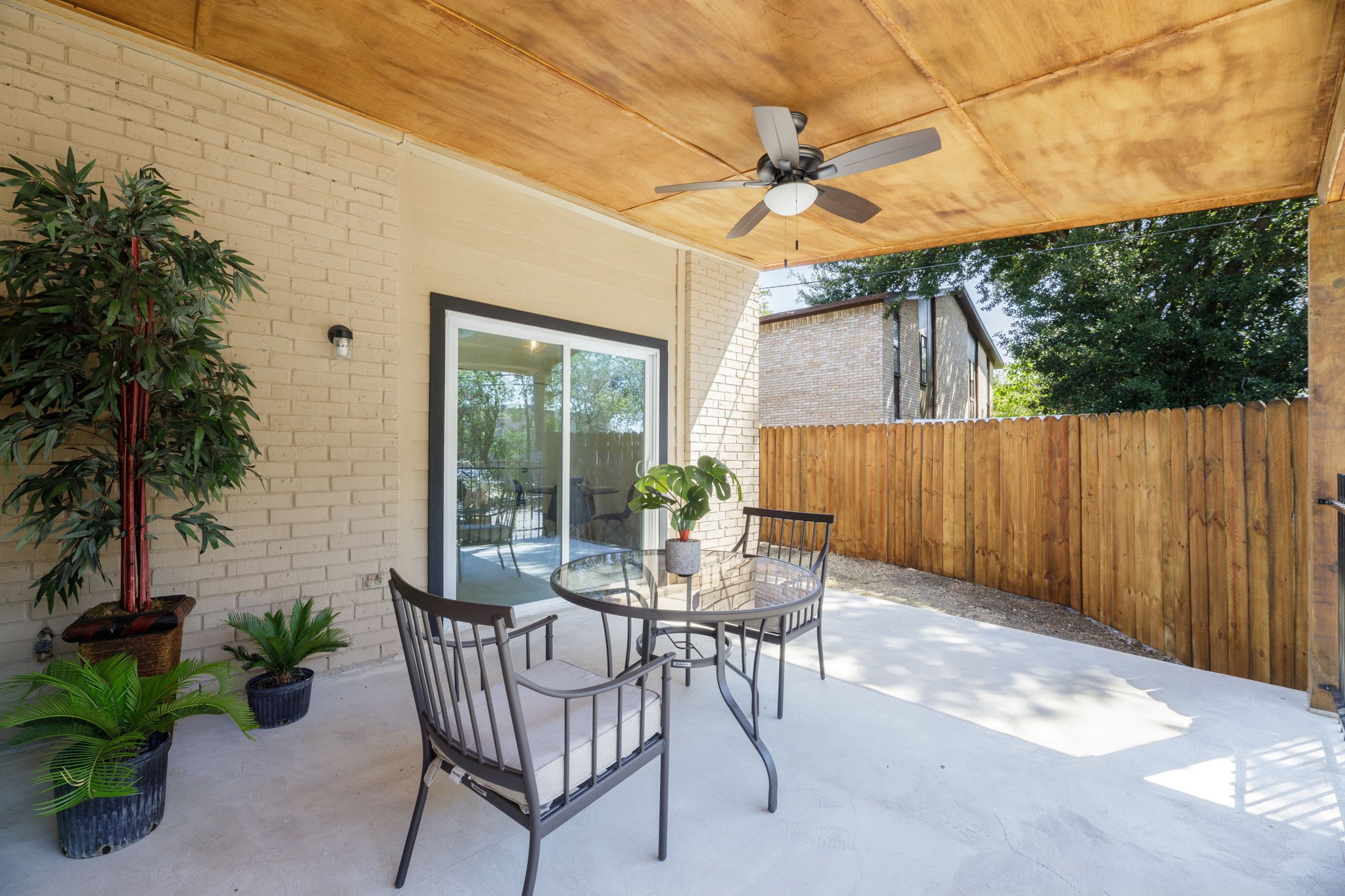 2406 Hollandale Circle Arlington TX 76010