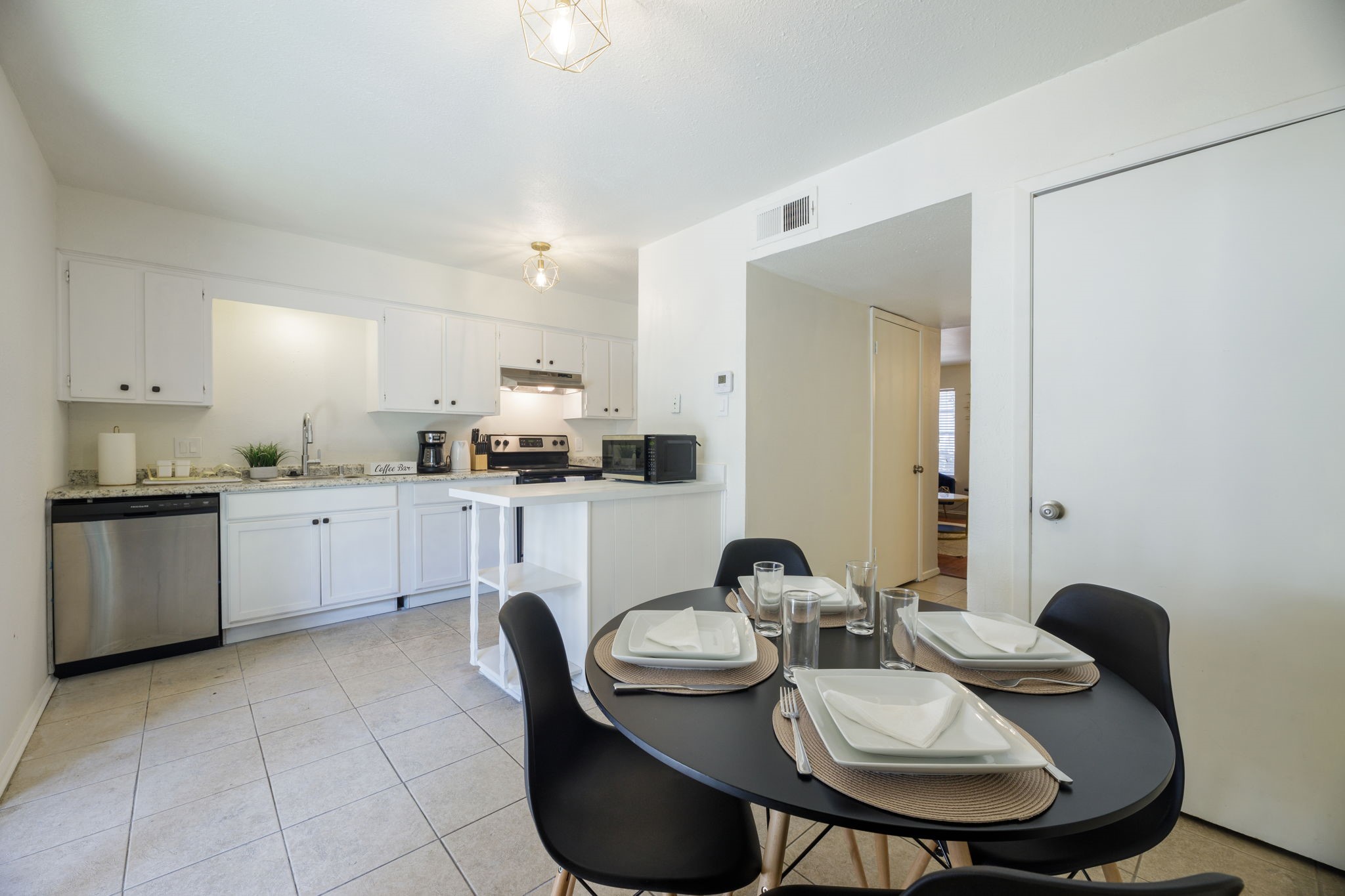 2406 Hollandale Circle Arlington TX 76010