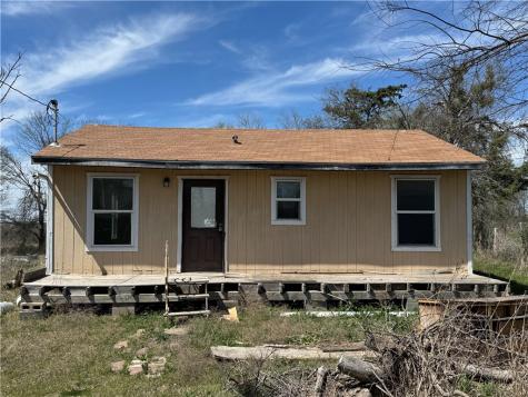 103 Cypress Street Lott TX 76656