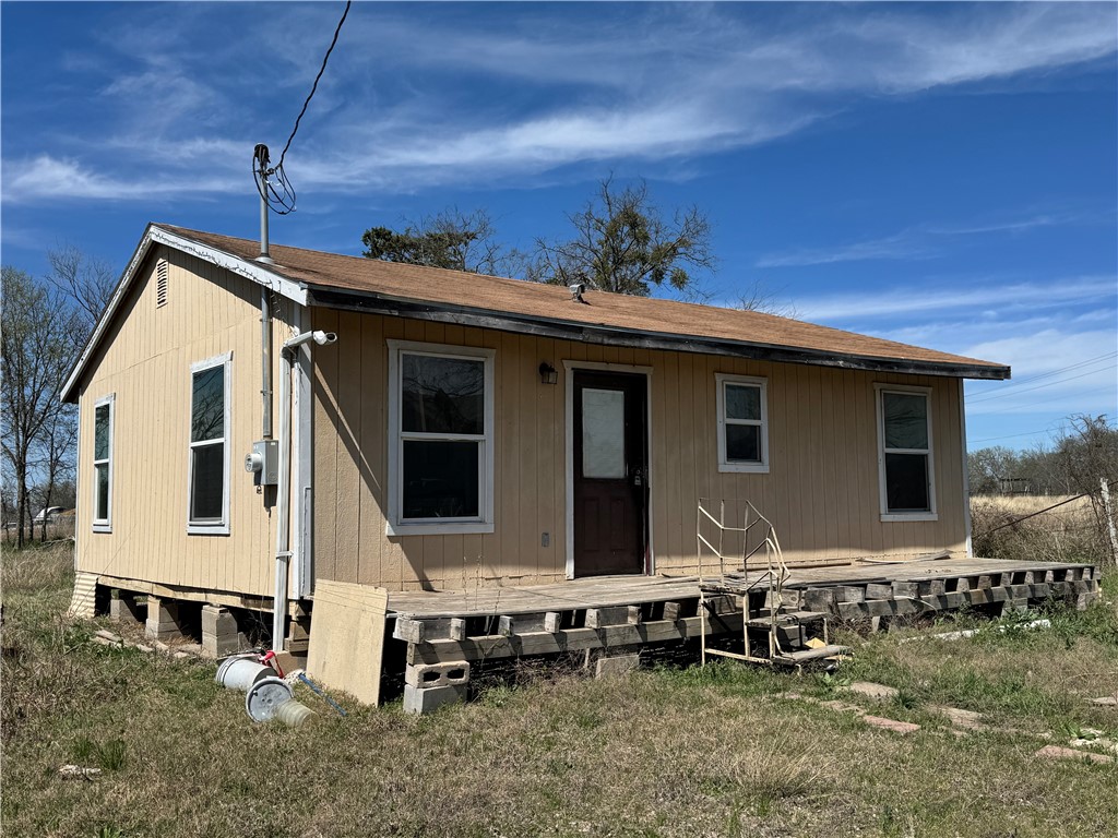 103 Cypress Street Lott TX 76656