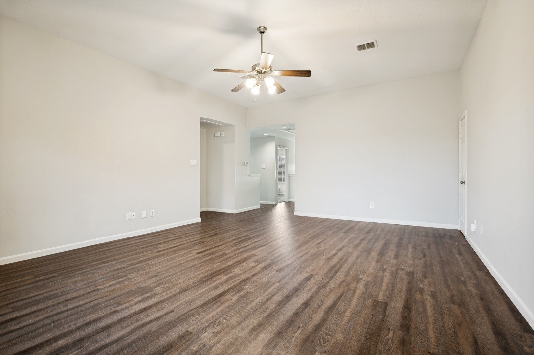 5240 Lake Grove Drive Grand Prairie TX 75052