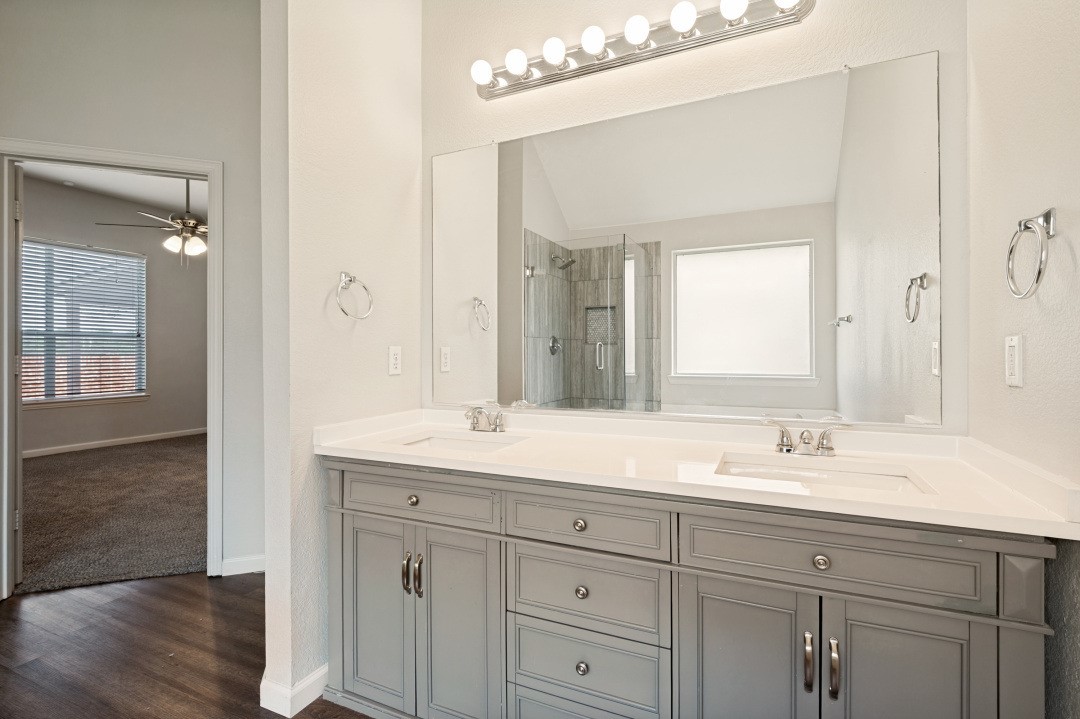 5240 Lake Grove Drive Grand Prairie TX 75052