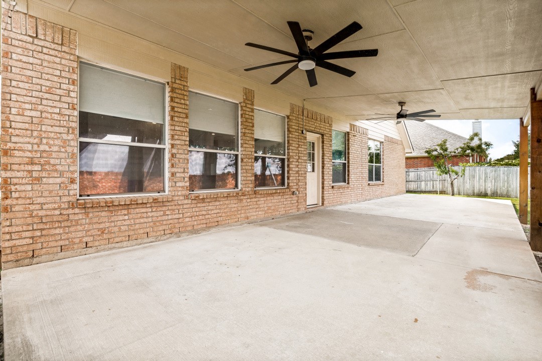 5240 Lake Grove Drive Grand Prairie TX 75052