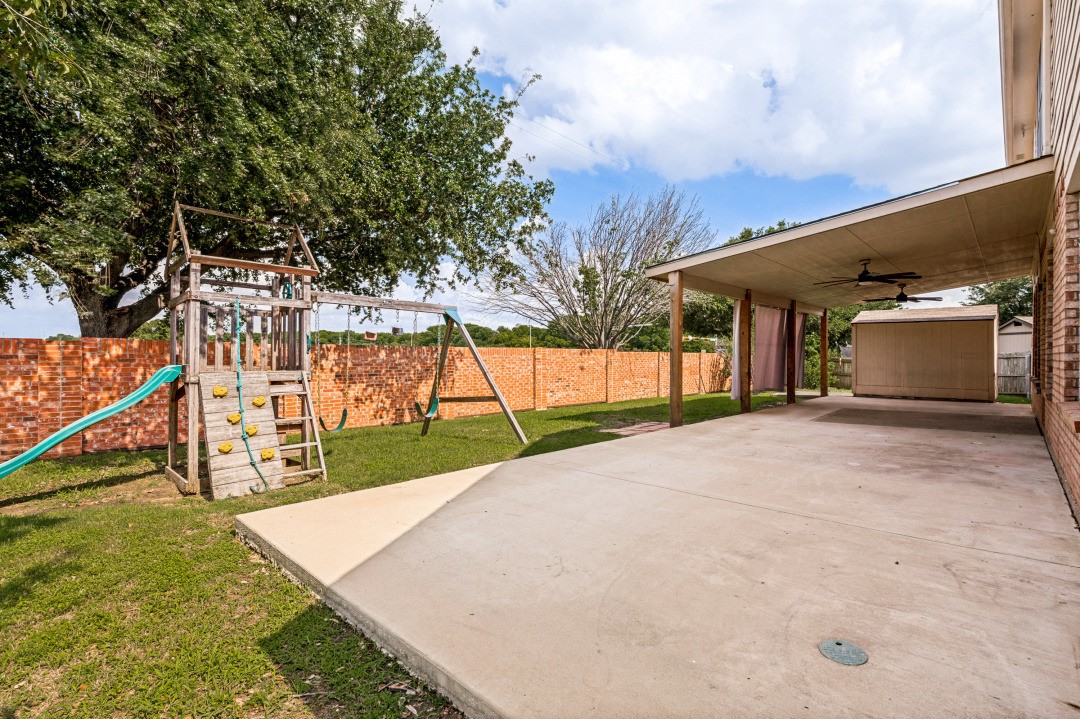 5240 Lake Grove Drive Grand Prairie TX 75052