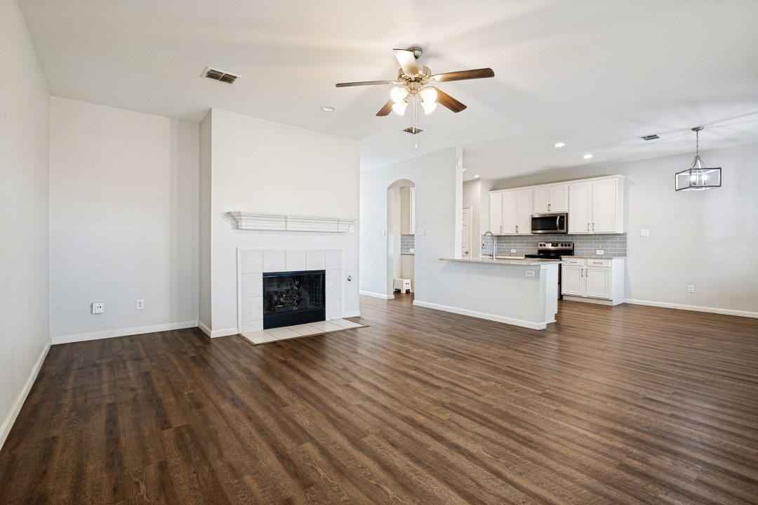 5240 Lake Grove Drive Grand Prairie TX 75052
