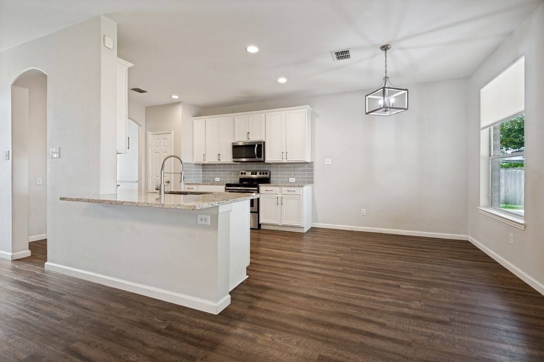 5240 Lake Grove Drive Grand Prairie TX 75052