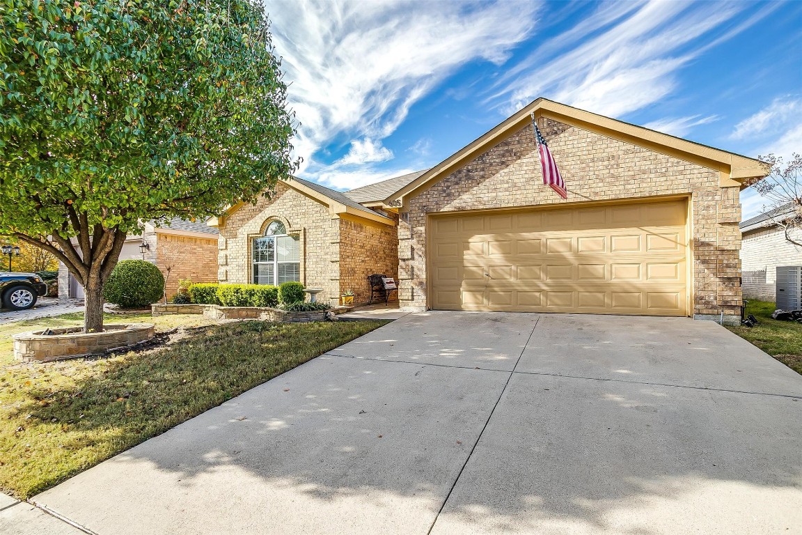 605 Crestview Court Saginaw TX 76179
